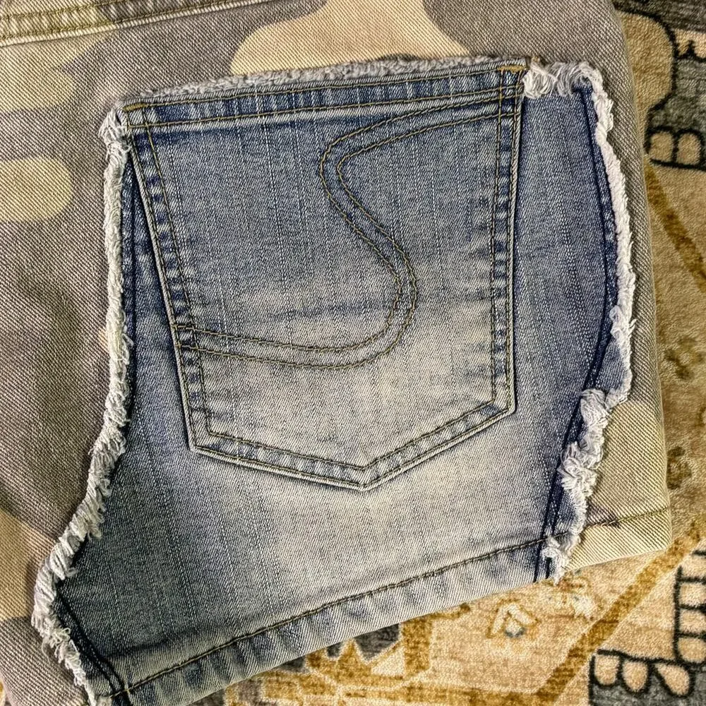 Y2K low mid rise camo patchwork Lazer Jean short early 2000s booty shorts size 3 - Picture 13 of 14
